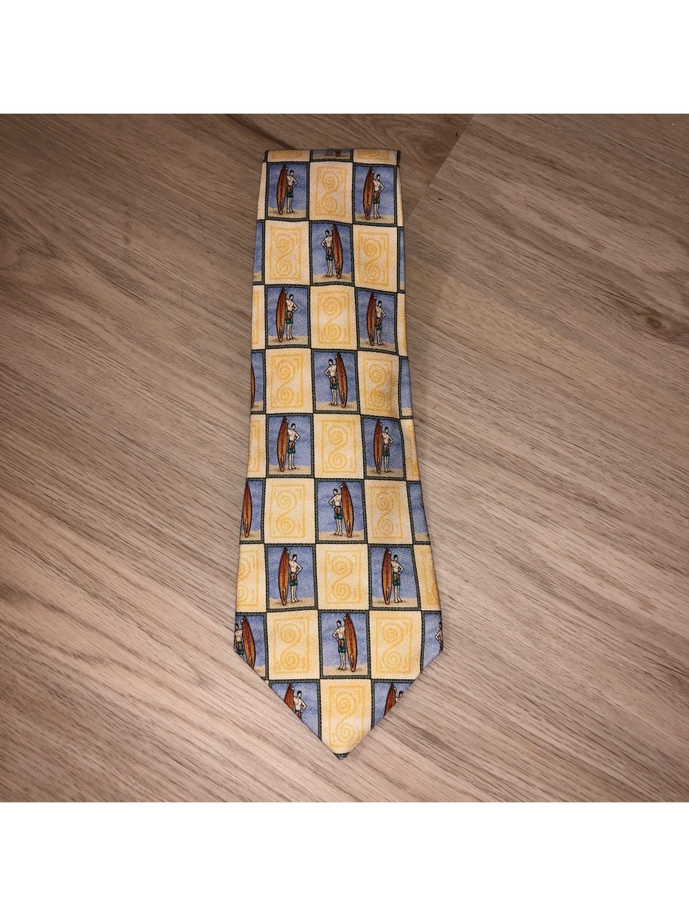 VINTAGE TOMMY BAHAMA SILK NECK TIE YELLOW SURF SURFBOARD BEACH OCEAN MENS YELLOW